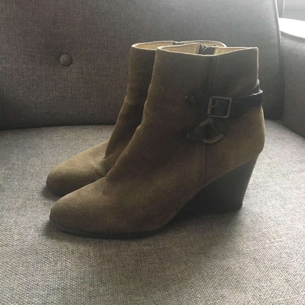 Tahari boots